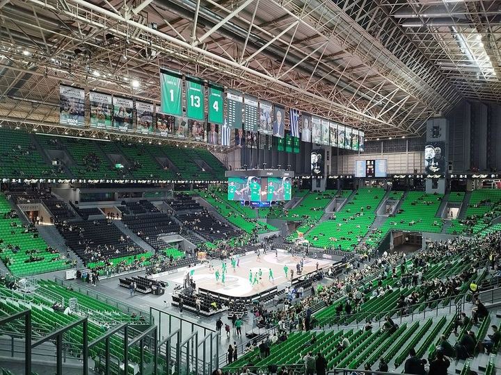 葡萄牙被爆冷，C罗0射正，刚果球迷喊梅西嘲讽，谁注意他反应（封面配图）